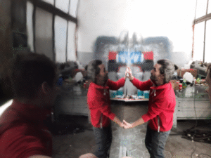 Oklejanie łodzi Chaparral