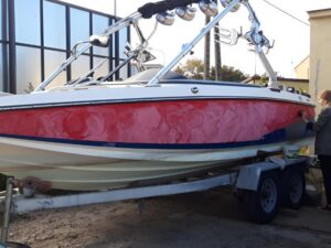 Przygotowanie motorówki Mastercraft do oklejania