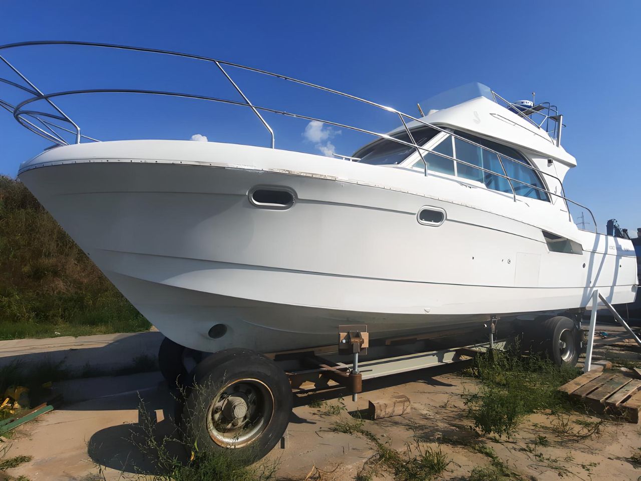 Łódź Beneteau Antares 9.80 po oklejeniu