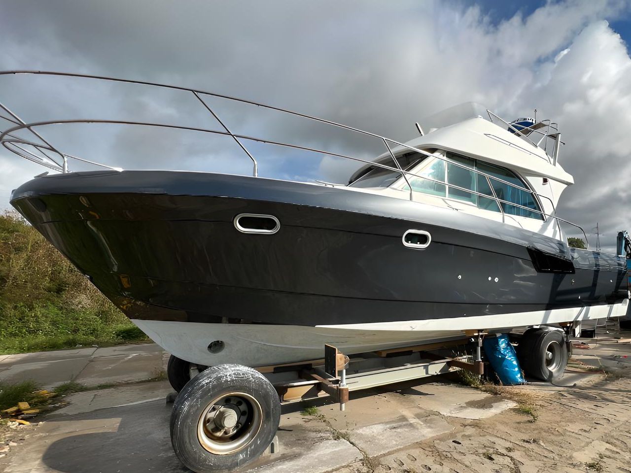 Łódź Beneteau Antares 9.80 po oklejeniu