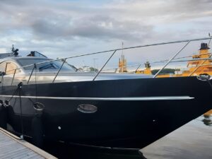 Princess V65 po oklejeniu