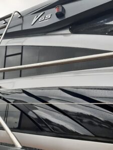 Oklejona łódź Princess V65