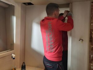 Oklejenie mebli na łodzi Princess V65