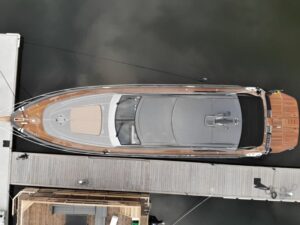 Oklejona łódź Princess V65