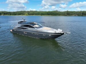 Oklejona łódź Princess V65